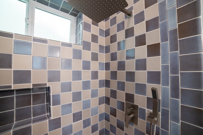 Building Photo - 4369 Rosewood Ave