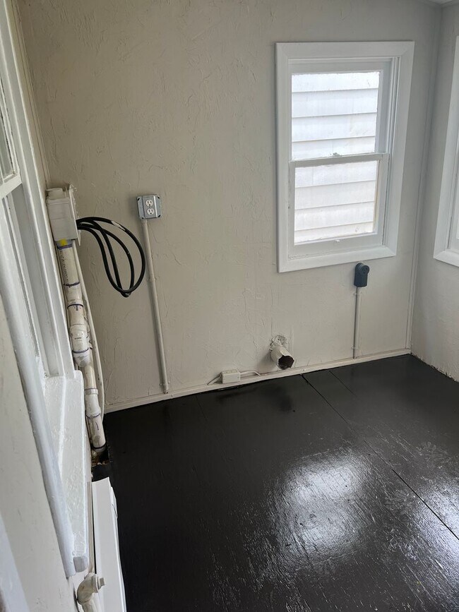 Building Photo - 2 bedroom 1 bathroom located in the heart of Carlisle