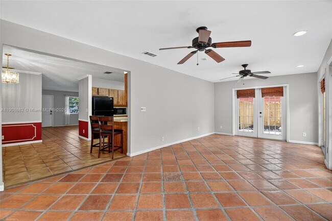 Building Photo - 6858 S Congress Ave