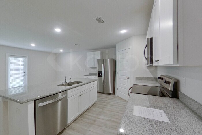 Building Photo - 393 Monarch Ln