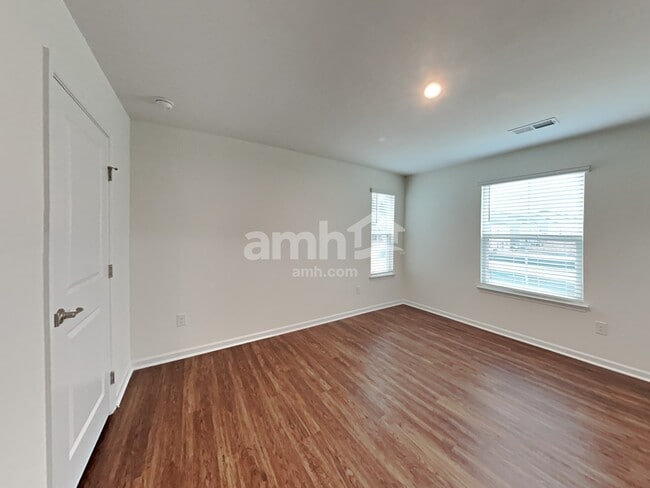 Building Photo - 653 Hamilton Park Dr