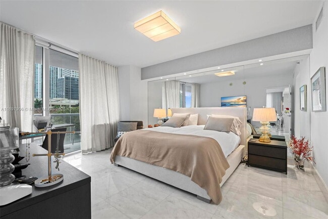 Building Photo - 495 Brickell Ave