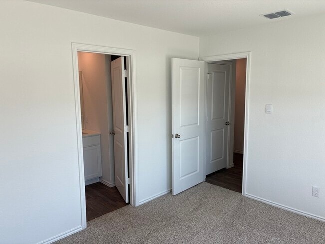 Building Photo - Charming 3BR/2BA Home in San Antonio – Mod...