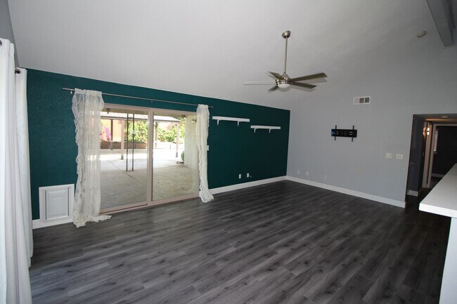 Building Photo - NE Fresno Home with Huge Yard and RV Parking