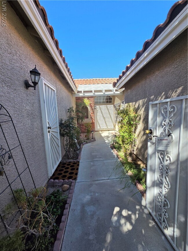 Building Photo - 7757 Foredawn Dr