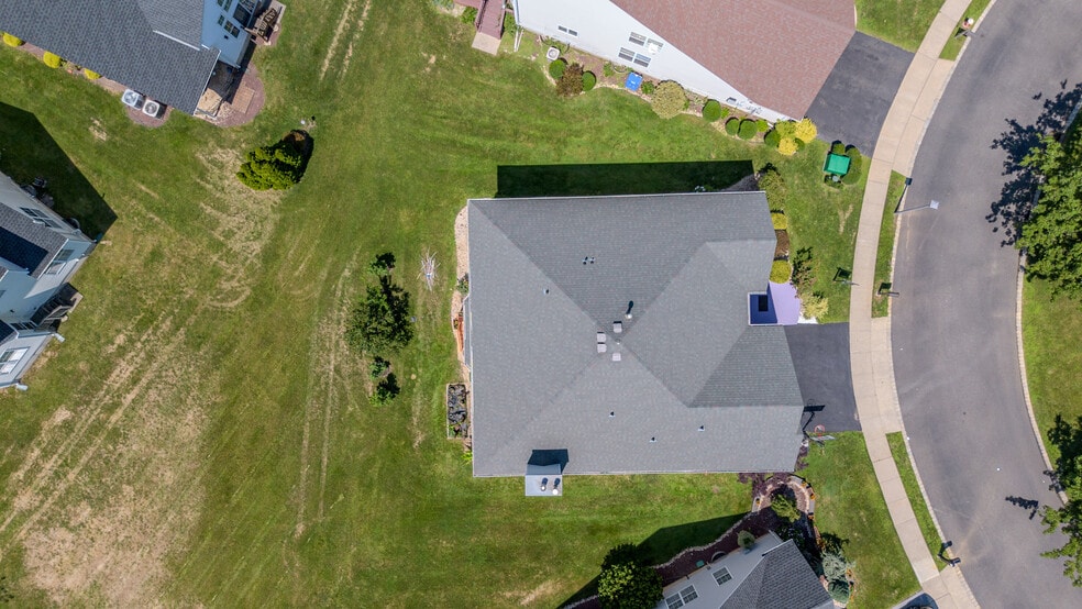 Building Photo - 8 Jumping Brook Ct