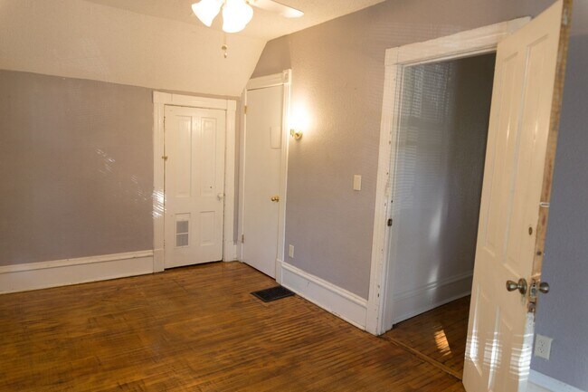 Building Photo - Prime 5 Bedroom in Dinkytown close to the ...