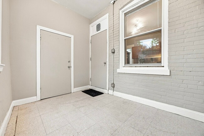 Building Photo - 4930 N Monticello Ave