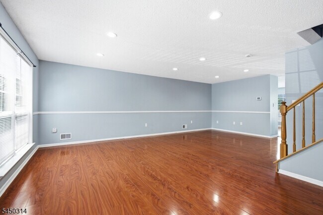 Building Photo - 9 Balboa Ln