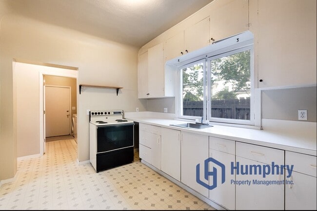 Building Photo - Boise 809Sqft Cute historical home near Veteran's Memorial Park