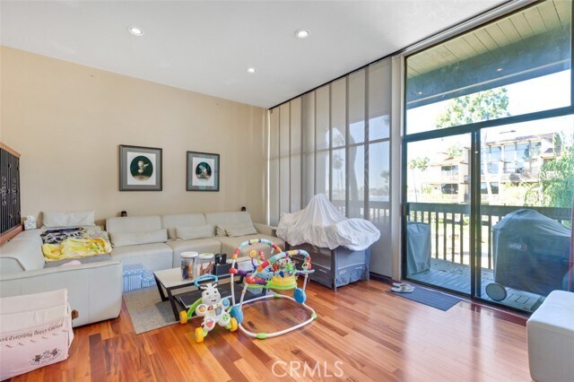 Building Photo - 7235 Marina Pacifica Dr S