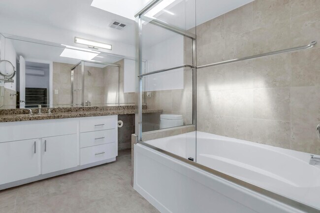 Building Photo - 3827 NE 166th St