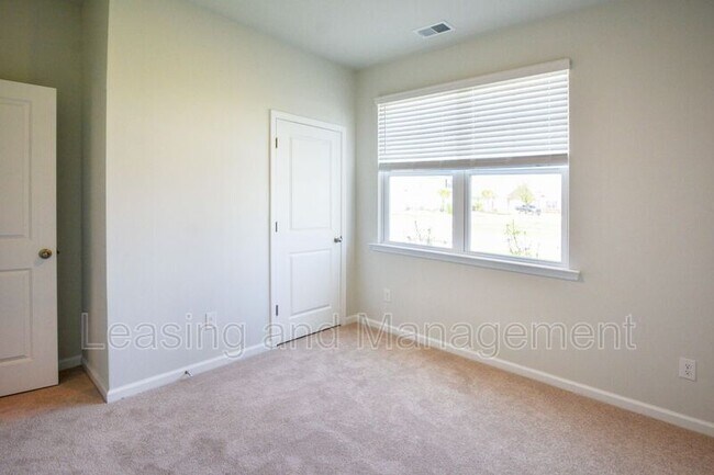 Building Photo - 411 Zenith Blvd