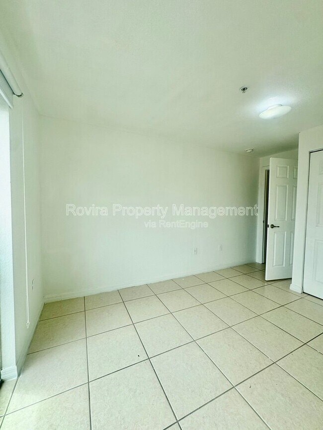 Building Photo - 498 SW 6th St