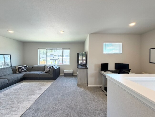 Building Photo - Stunning 2024 Bonney Lake/Tehaleh Home
