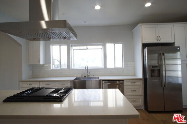 Building Photo - 830 3rd Ave