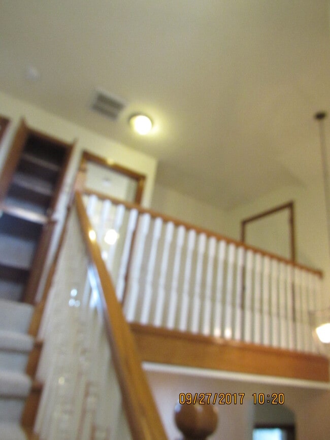 Building Photo - TWO STORY HOME LOCATED IN THE SILVER CREEK...