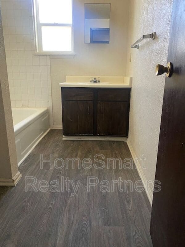 Building Photo - 175 B Grn