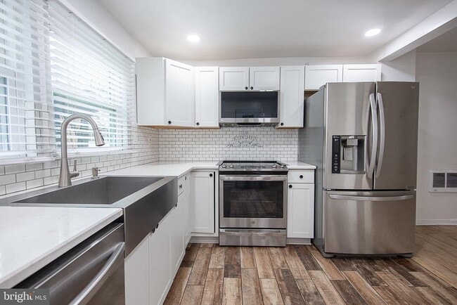 Building Photo - 7309 Sycamore Ave