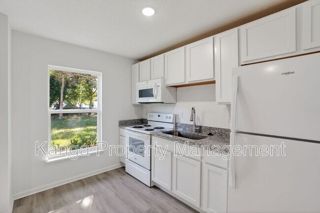 Building Photo - 1115 F Ave