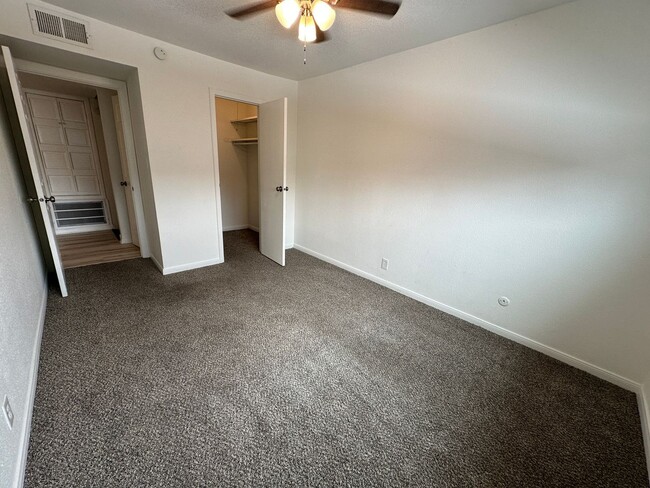 Building Photo - 3 Bedroom 2.5 Bath Townhome near Memorial ...