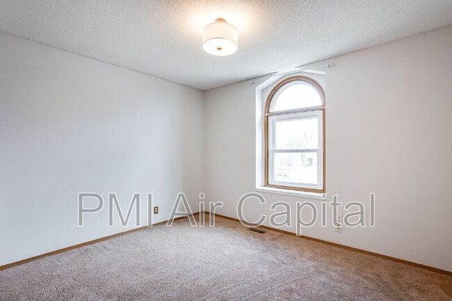 Building Photo - 4043 S Boyd St