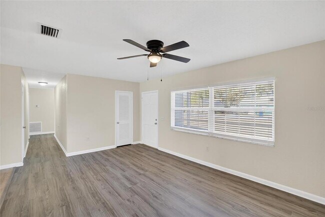 Building Photo - 311 NE 5th St