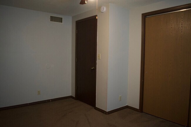 Building Photo - Affordable 3 Bedroom Duplex, SW Columbia!