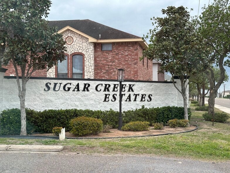 Building Photo - 1306 W Kiwi