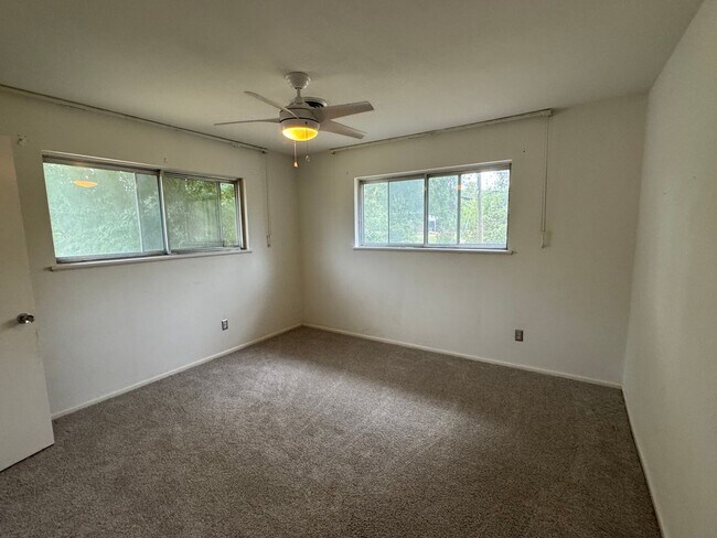 Building Photo - 1608 Northcrest Dr