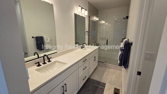 Building Photo - 11014 E Hinsdale Cir