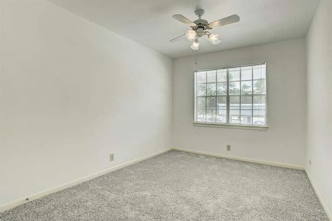 Building Photo - 12662 Rip Van Winkle Dr