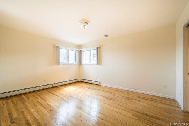 Building Photo - 11 7th St