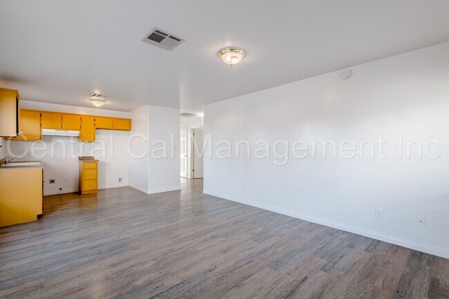 Building Photo - 130 8th St