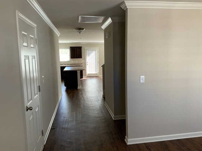 Building Photo - Chelsea Reserve  4 BR / 2.5 Ba / 2 family Room / 2 stories