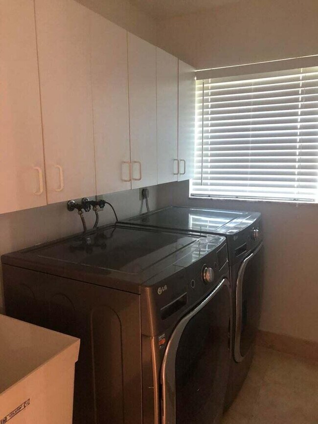 Building Photo - 8649 NW 57th Ct