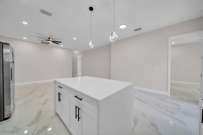 Building Photo - 732 Jack Ave S