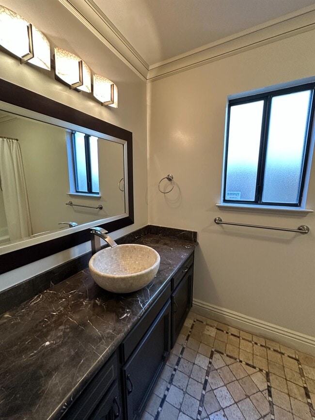 Building Photo - 3644 W Beechwood Ave