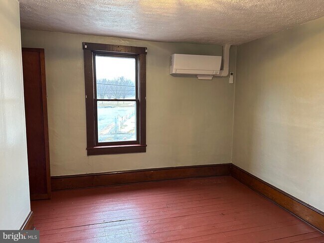 Building Photo - 15 Myers Rd