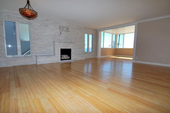 Building Photo - 1174 E Ocean Blvd