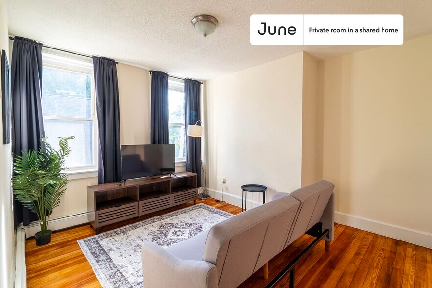 Building Photo - Room in Shared 3 bed/1 bath home