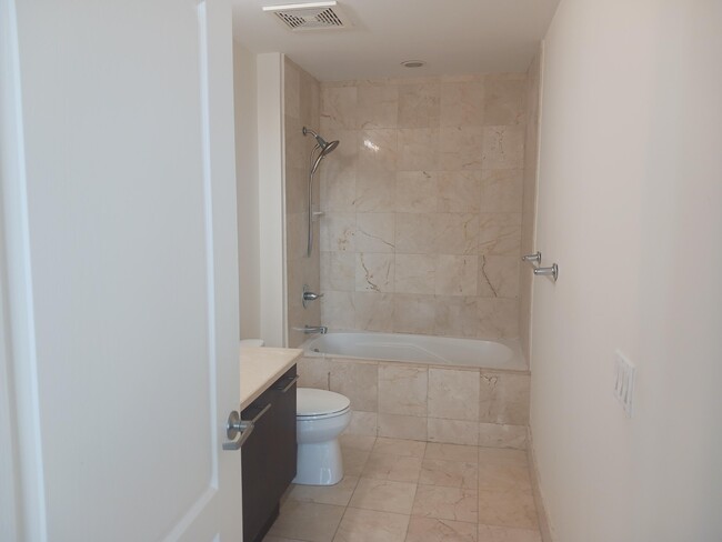 Building Photo - 410 Evernia St