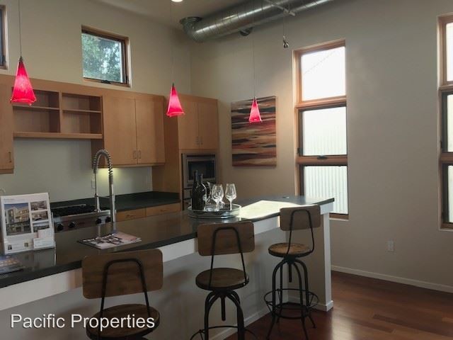 Building Photo - 2 br, 2.5 bath Apartment - 103 G Street