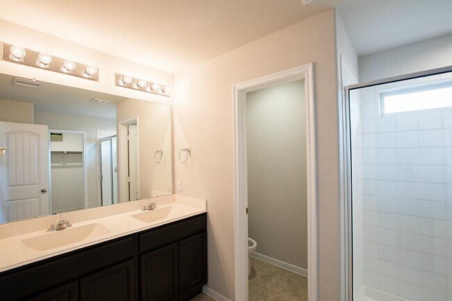 Building Photo - 12111 Parade Park Pl
