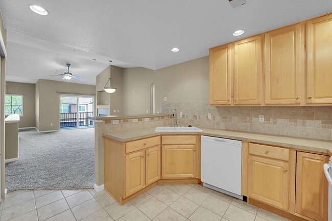 Building Photo - $1,795.00, 1- 1-bedroom, 1-bathroom Condo ...