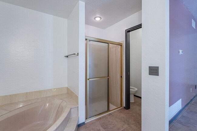Building Photo - 8003 N Ischia Pl