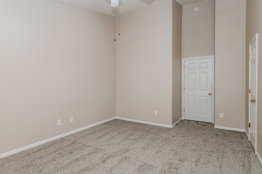 Building Photo - 2112 S Cranbrook Ave