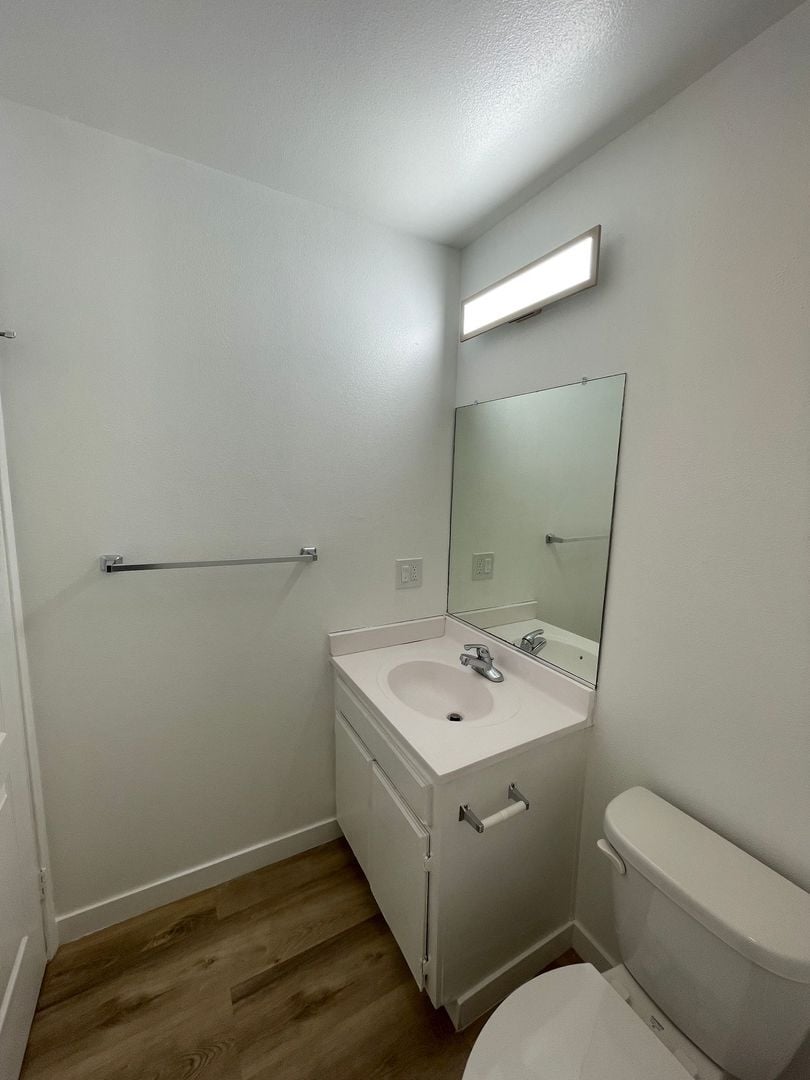 Building Photo - 7323 Winnetka Ave