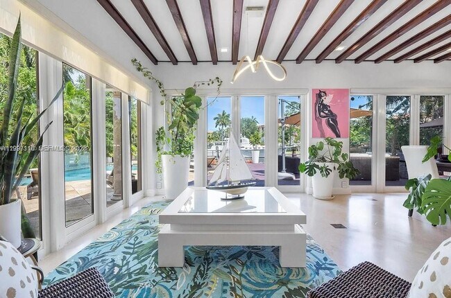 Building Photo - 800 SW 12th Ave