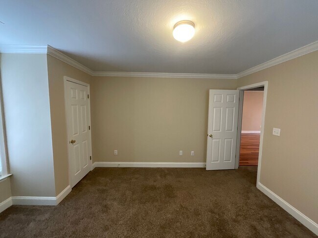 Building Photo - 852 Hamilton Ct